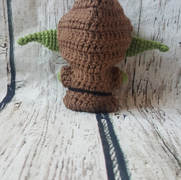 Crochet Baby Yoda Amigurumi - Picture 14 of 16